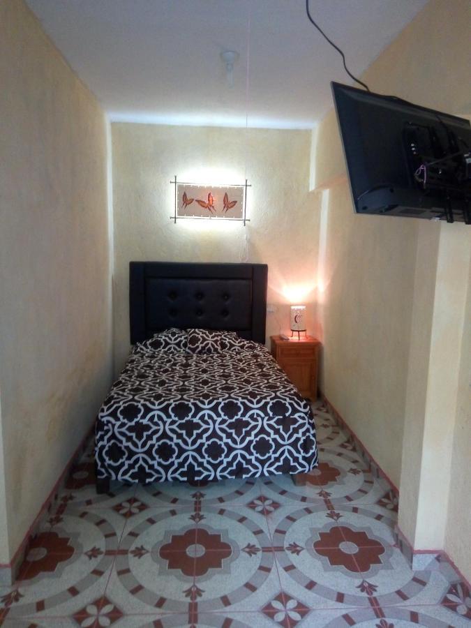 Hospedaje Casa Cortes - Recamaras De Descanso, Tepoztlan Mor - No Contamos Con Estacionamiento 外观 照片
