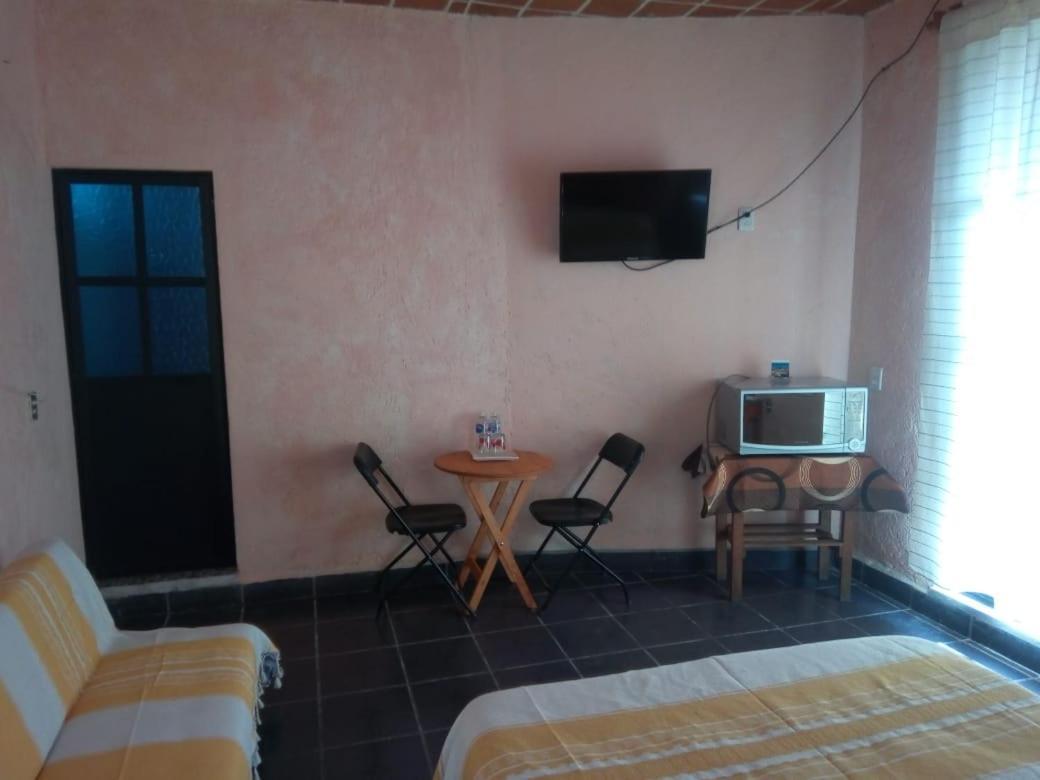 Hospedaje Casa Cortes - Recamaras De Descanso, Tepoztlan Mor - No Contamos Con Estacionamiento 外观 照片