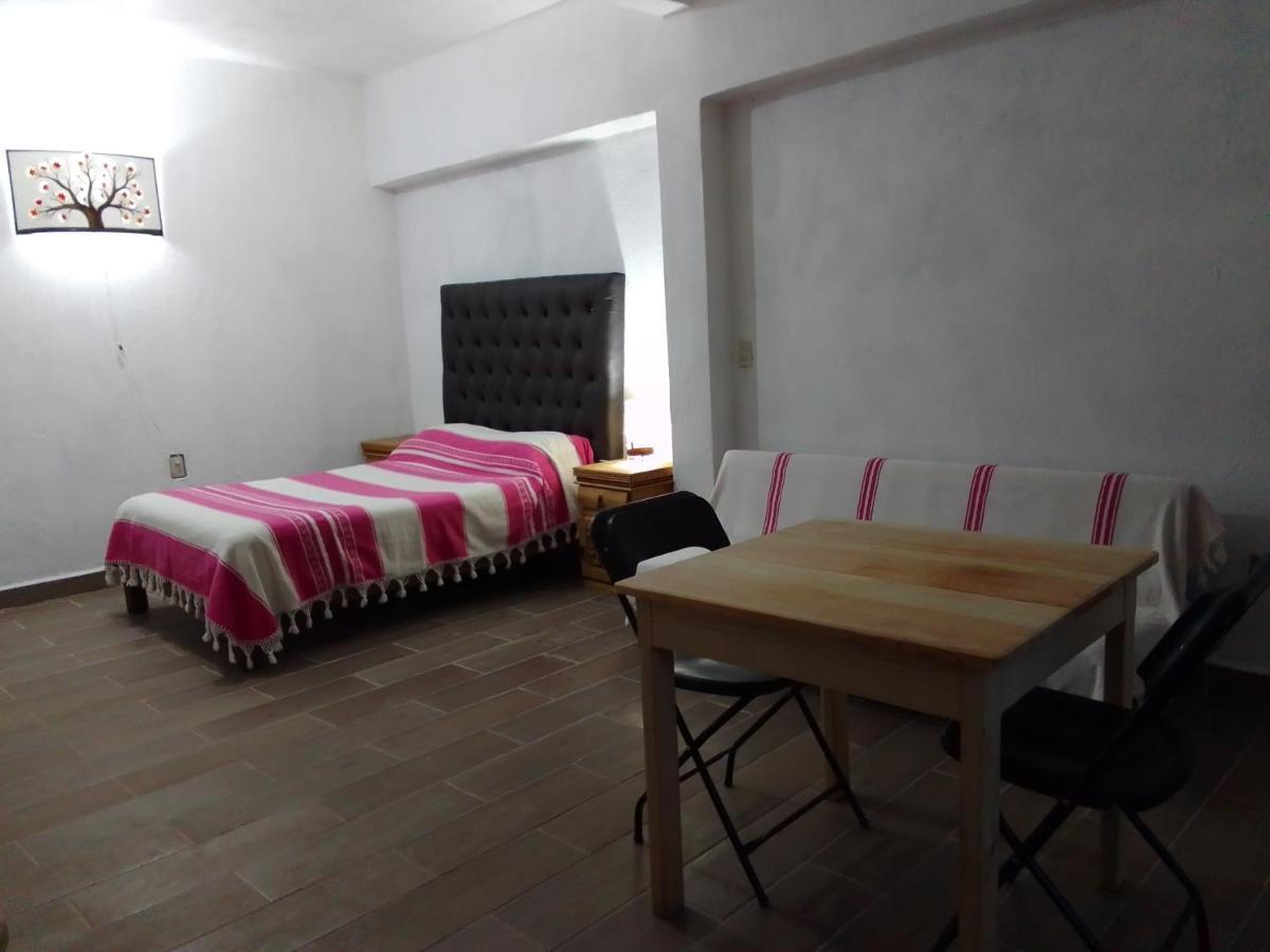 Hospedaje Casa Cortes - Recamaras De Descanso, Tepoztlan Mor - No Contamos Con Estacionamiento 外观 照片