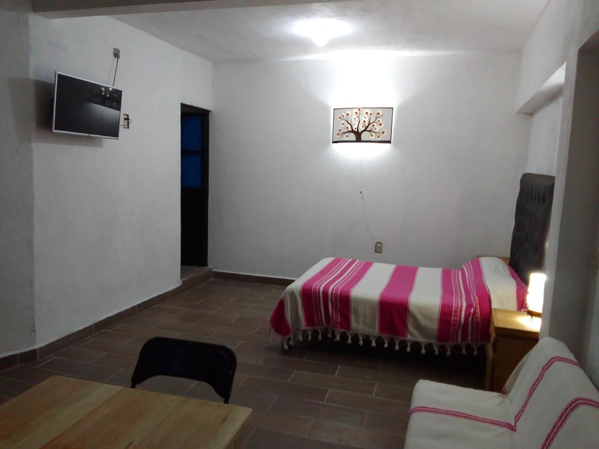 Hospedaje Casa Cortes - Recamaras De Descanso, Tepoztlan Mor - No Contamos Con Estacionamiento 外观 照片